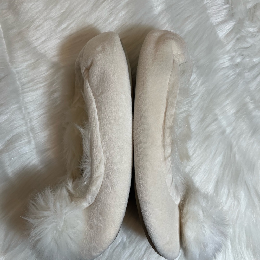 Baby & Child Restoration Hardware Cream Little Kid Pom Pom Slippers - Picture 6 of 9